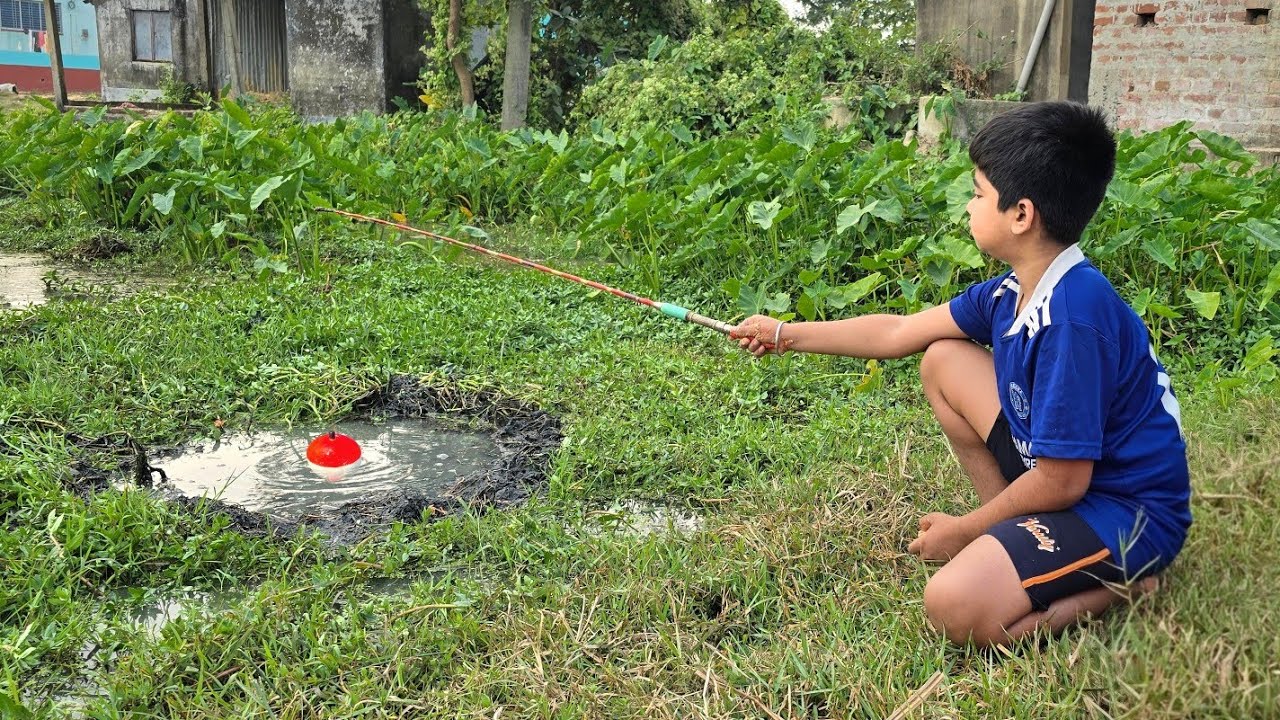 Fishing Video || We should learn all the fishing techniques from our little Brother The more I see 