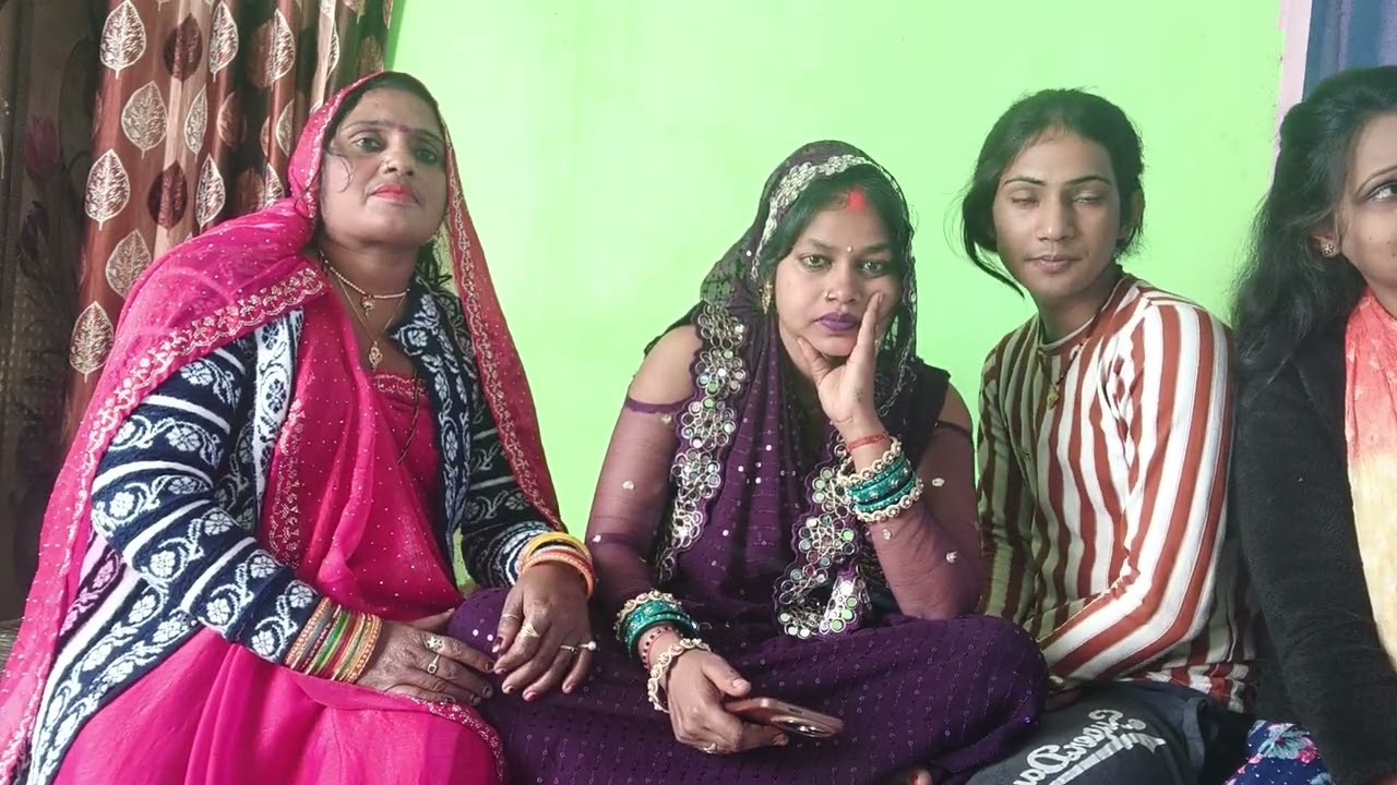 खुशबू रानी है मोनिका जी हैं और रीना है 🙏🙏🙏🙏