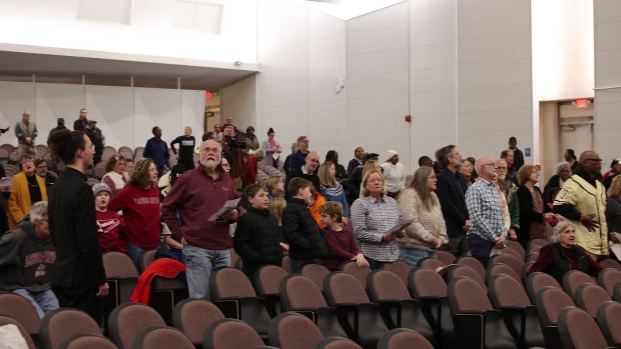 LR choir, audience sing the hymn 