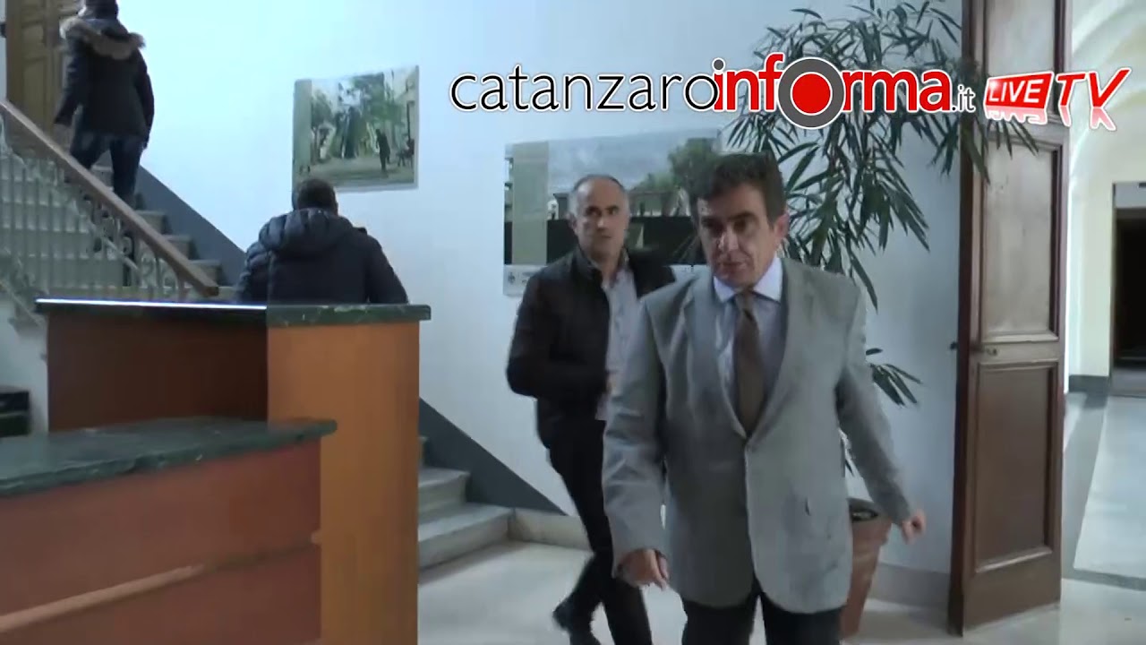 Blitz dei Carabinieri al Comune di Catanzaro, 29 consiglieri indagati