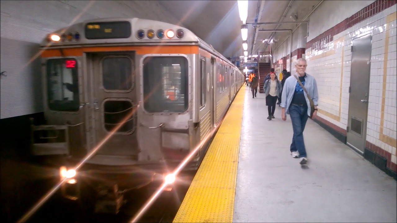 Rush Hour at City Hall! (SEPTA Broad Street Line)