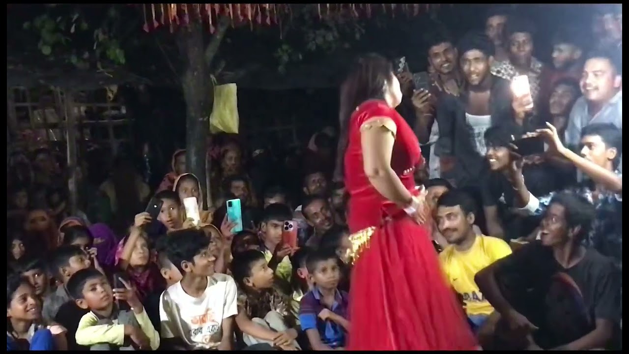 মোটর থেকে উঠছে পানি / Amar Motor Theke Utche Pani / New Bangla Dance / Viral Song 2026 Suvarna dance