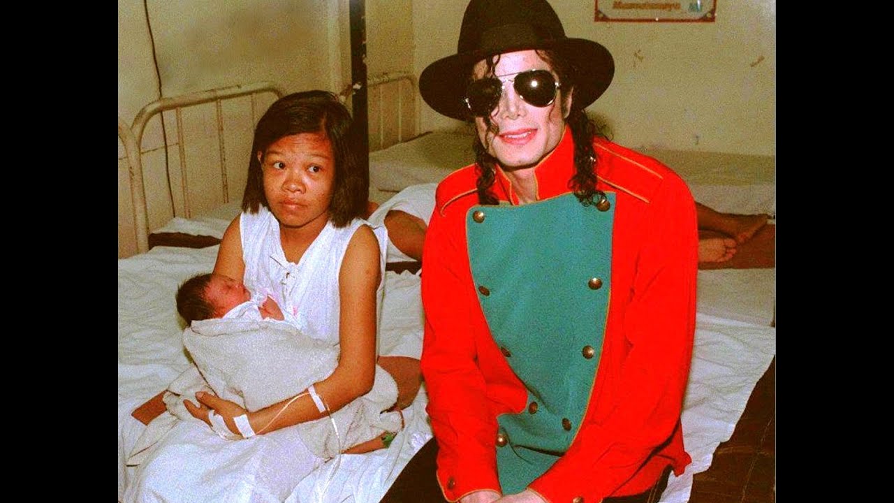 Michael Jackson visits an Hospital in Manila, December 1996 - MJ visita un ospedale a Manila