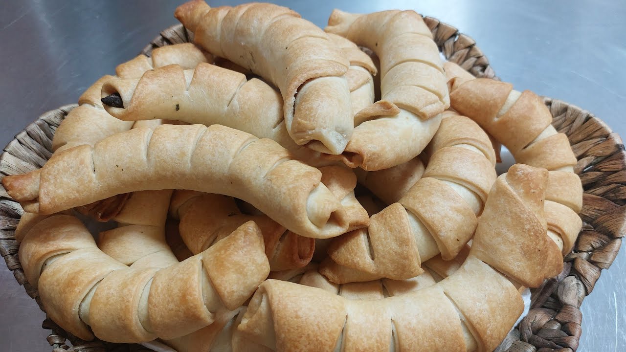 Ελιοπιτάκια (η καλύτερη ζύμη) Olive pies