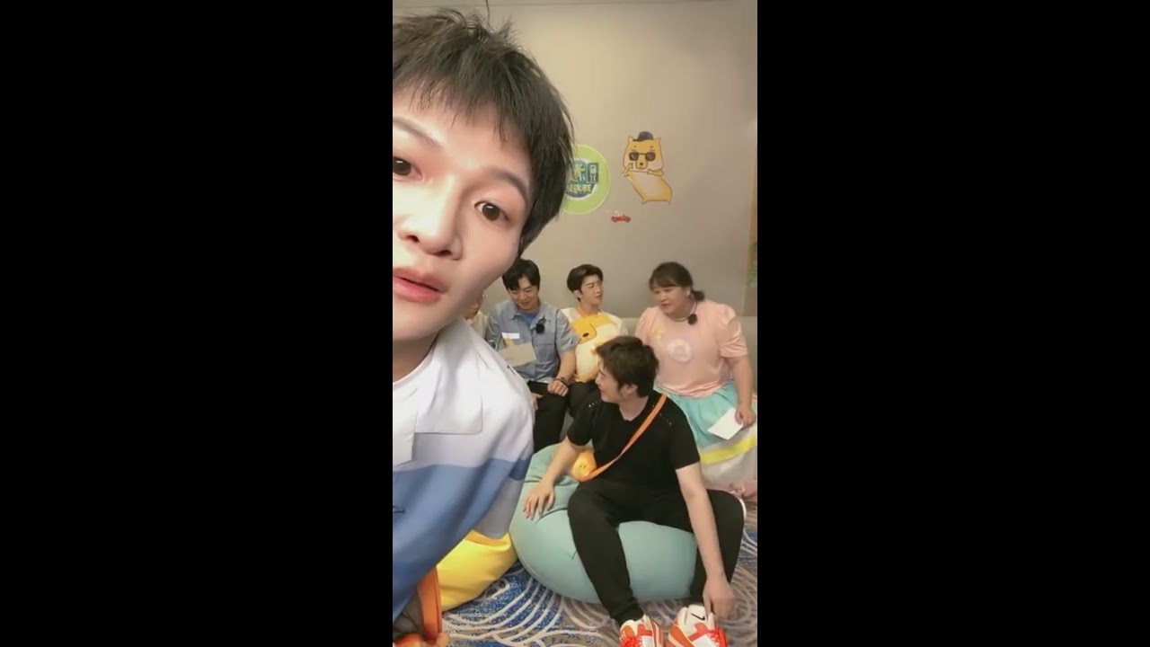 【直播】周深搭着迪娃的肩还要勾勾郎哥 可爱春游家族的最后一次直播千万不要错过！《青春环游记2》精选花絮[浙江卫视官方HD]