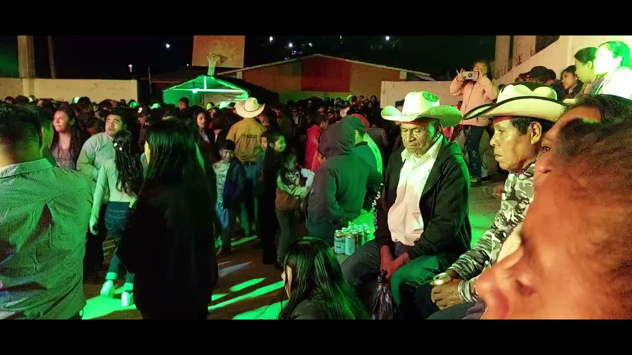 Baile con el trio los 4 reales en chichatla tlanchinol hidalgo.
