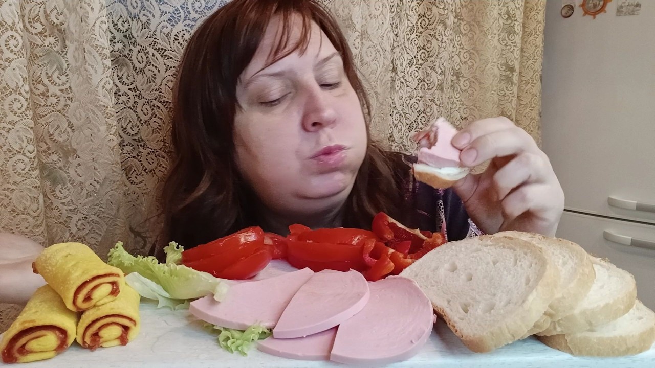 МУКБАНГ \ Домашняя еда \ MUKBANG \ бутерброды с колбасой \ ночной жор \ я в ужасе