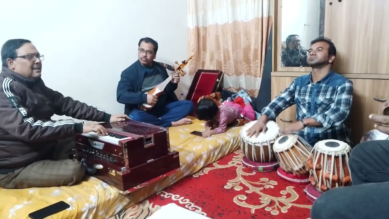 তপন ভাইয়ের অসাধারণ পরিবেশনা। আর সমনের তবলার ছন্দে আনন্দে মনোমুগ্ধকর গান। প্লিজ সাবস্ক্রাইব। 