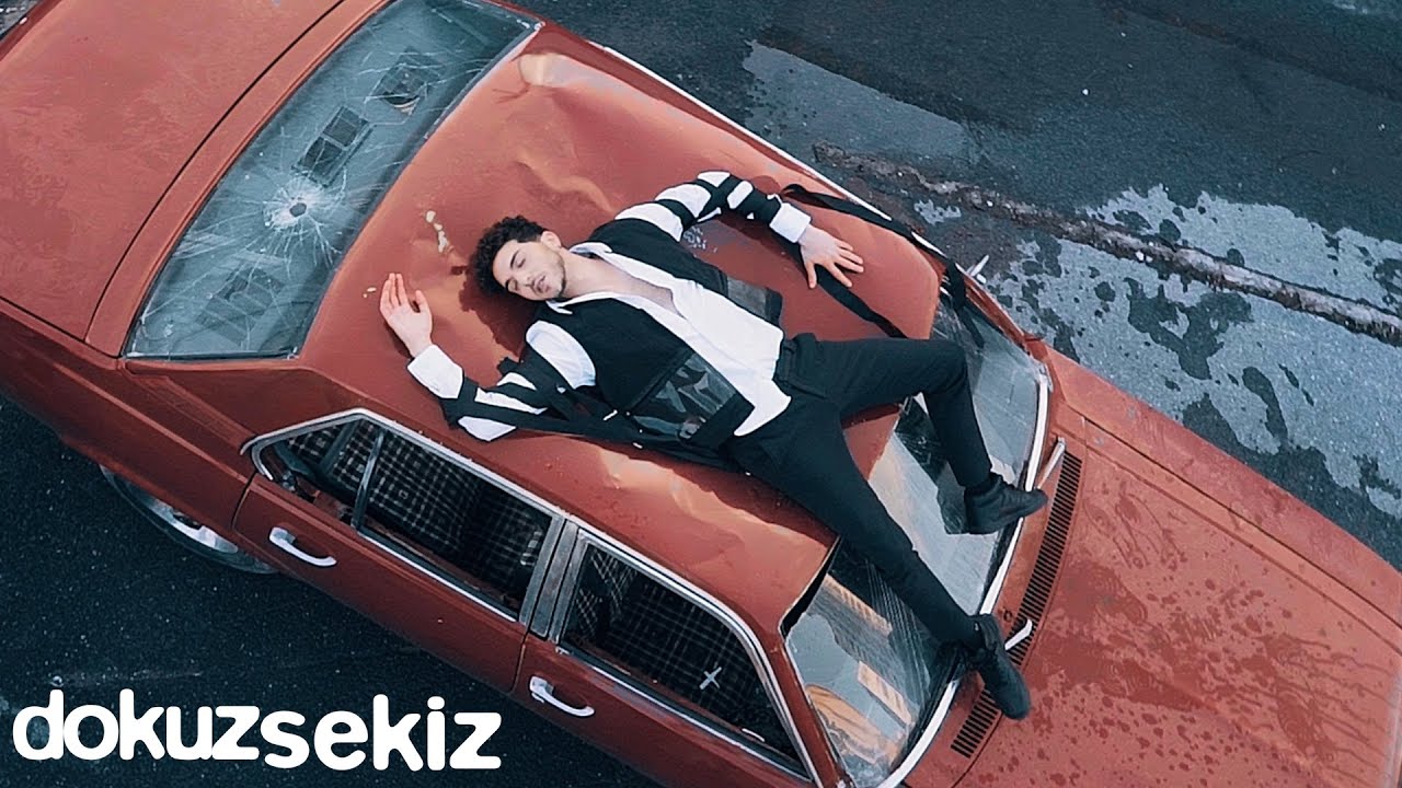 Fikri Karayel - Düşler Sokağı (Ezginin Günlüğü 40 Yıllık Şarkılar) (Official Video)