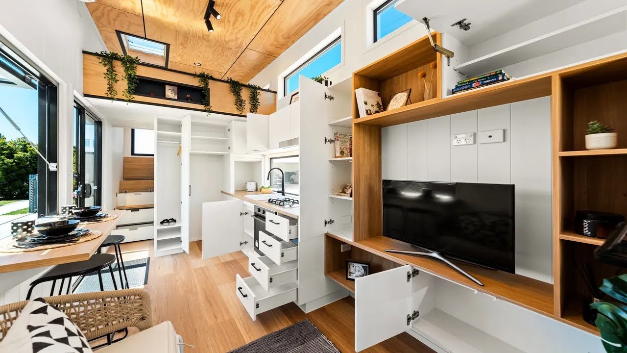 INCREDIBLY BEAUTIFUL MOOLOOLABA TINY HOUSE WITH GENEROUS OPEN PLAN LIVING