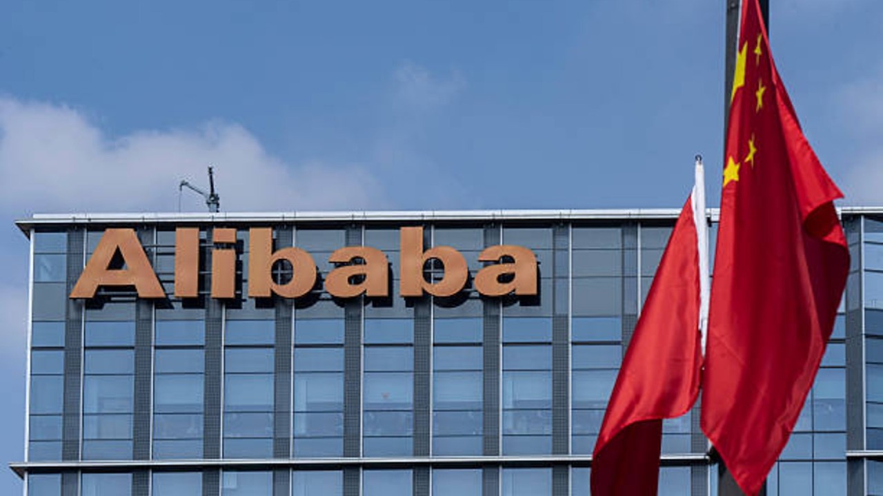 US Briefly Names Alibaba, Baidu as Firms Aiding China’s Military