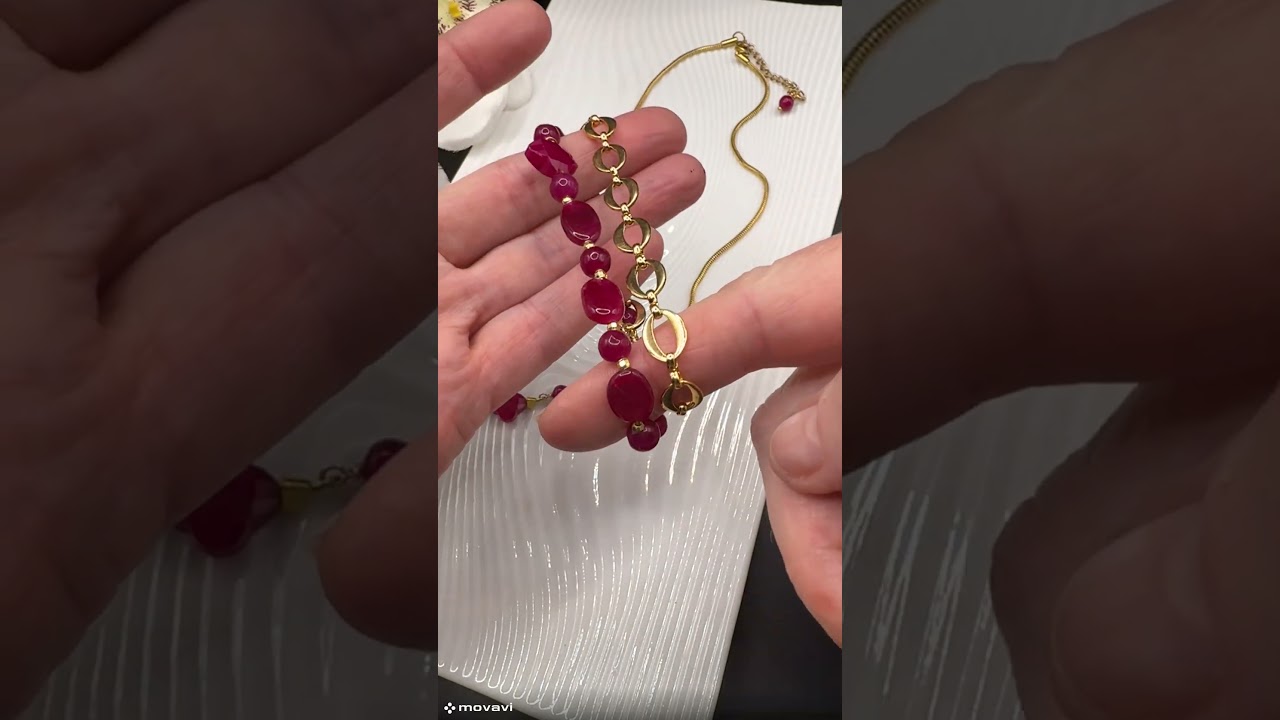 Red gemstone  and chain jewel set. Handmade jewelry. 