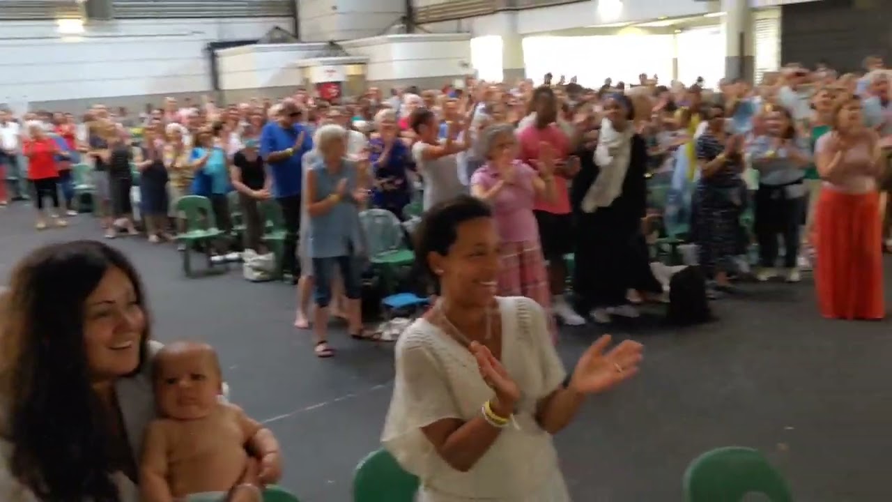 Loud & powerful worship after inner healing at Pau - France. Fr. James Manjackal 10.07.2022