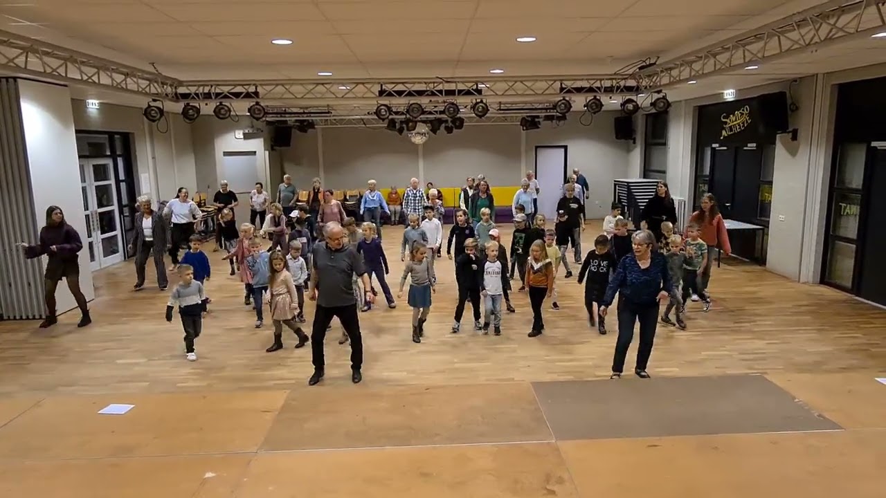 Afscheid juf Helma 1-11-24 line dance groep 3 en 4