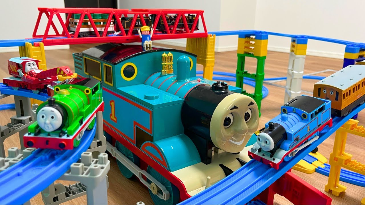 Plarail: The big bridge on top of Big Thomas☆Thomas and friends run happily!