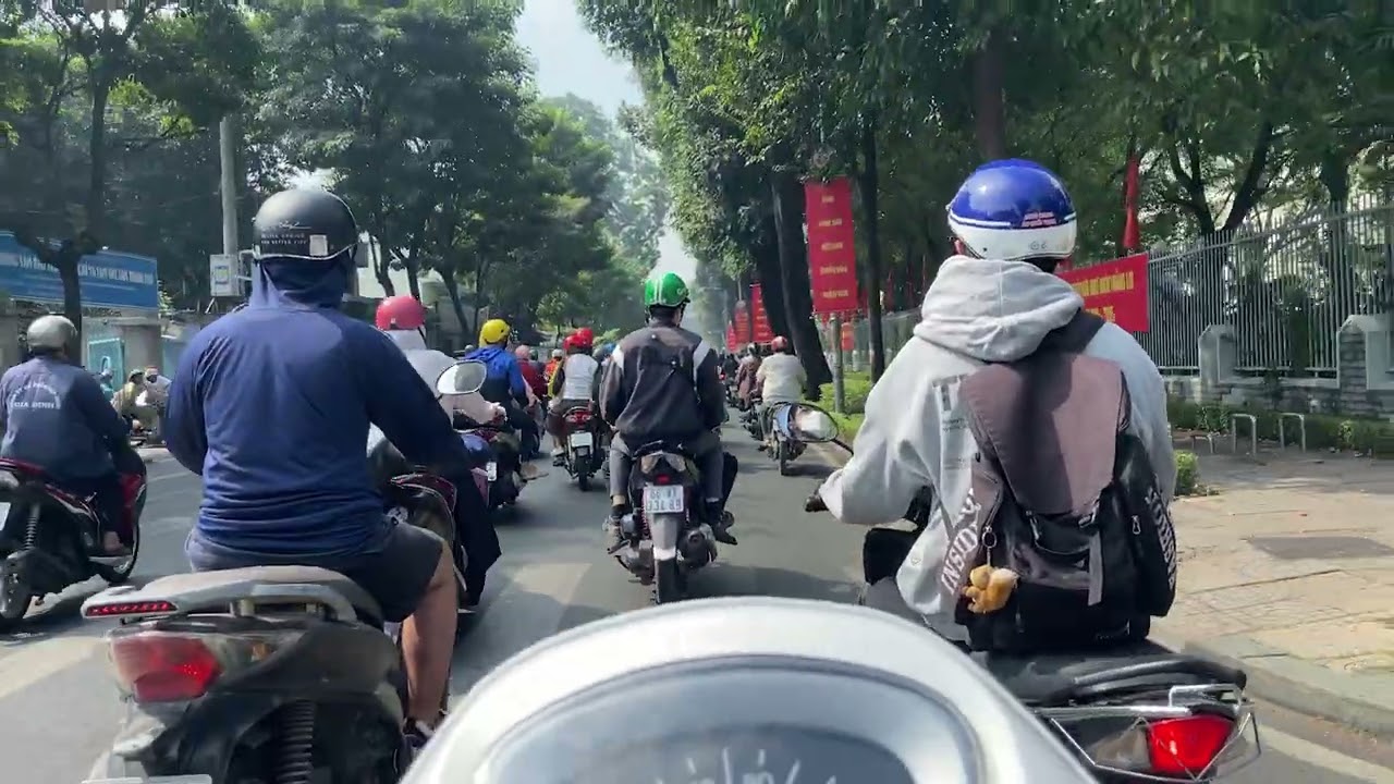 ESCAPE from DISTRICT 1 - Pasteur street SAIGON CRAZY TRAFFIC [NO EDITS + 4K]