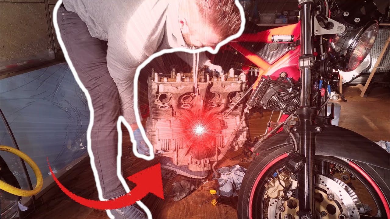 SUZUKI BANDIT : DEPOSE MOTEUR HORS DU CADRE (ainsi que le couvre culasse)