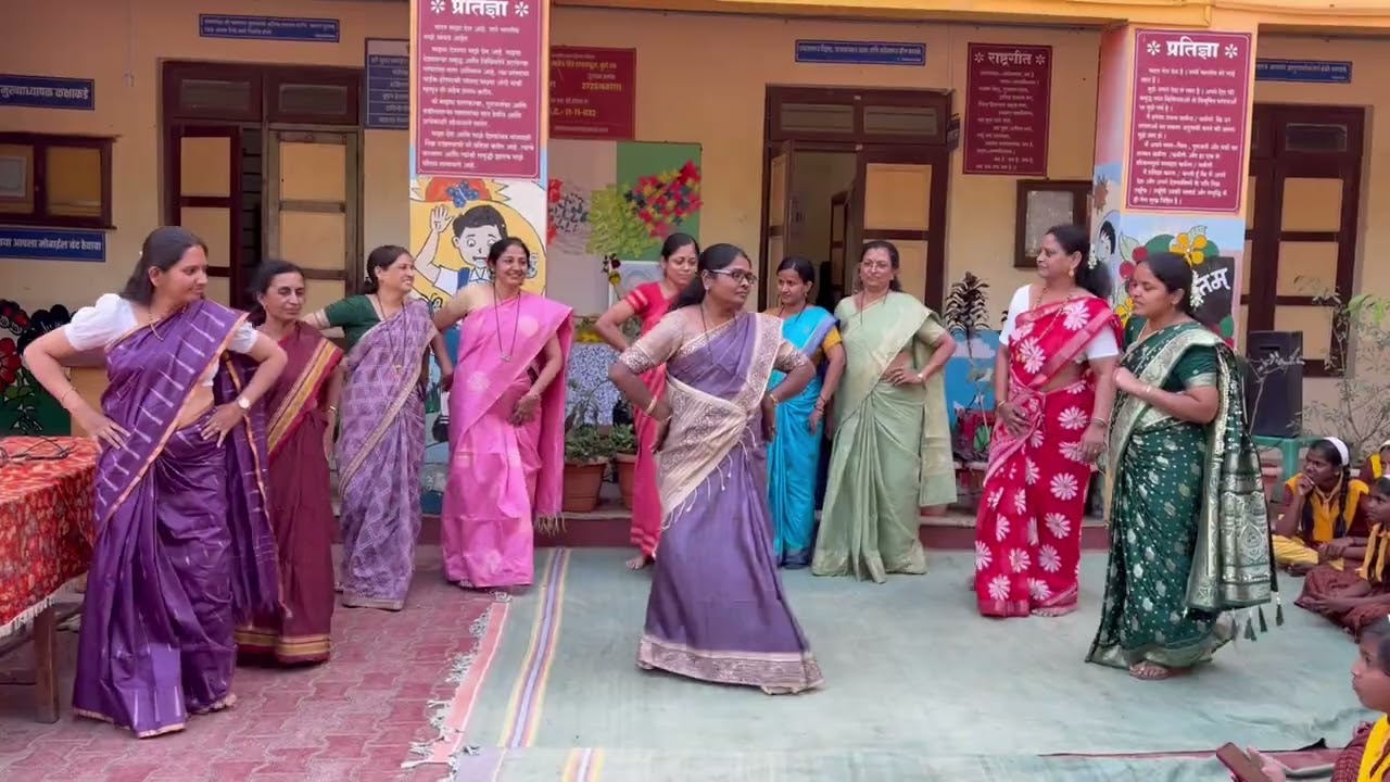 महिला दिनानिमित्त सादरीकरण 