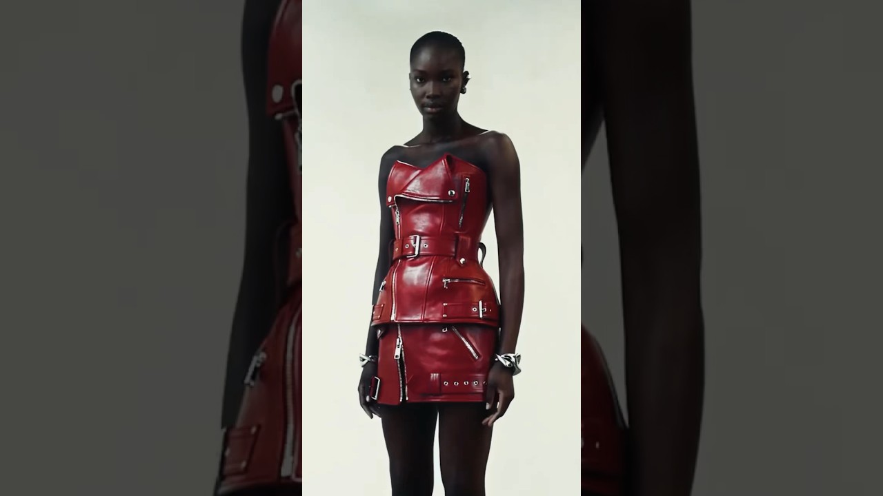 Alexander McQueen❤️#alexandermcqueen#fashion#campaign#model#modeling#topmodel#brand#shorts#style