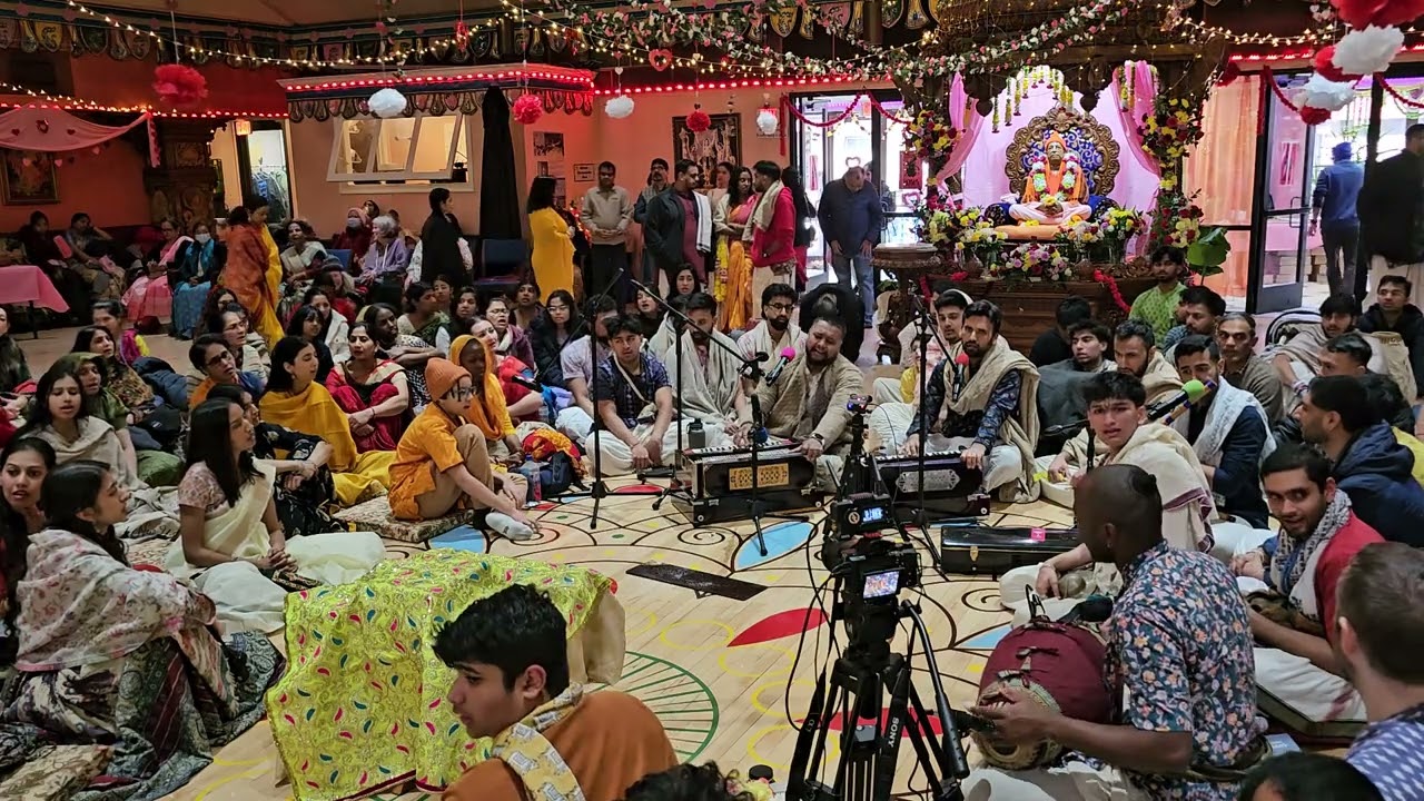 Ecstatic kirtan by Kirtan Premi Prabhuji at Love fest at CNJ