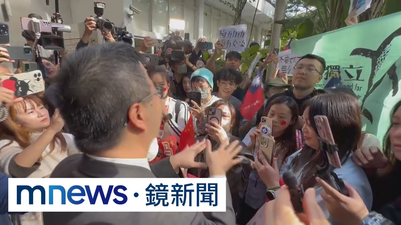 馬龍中國團訪清大又被抗議！　學生怒喊「民主是前提」｜