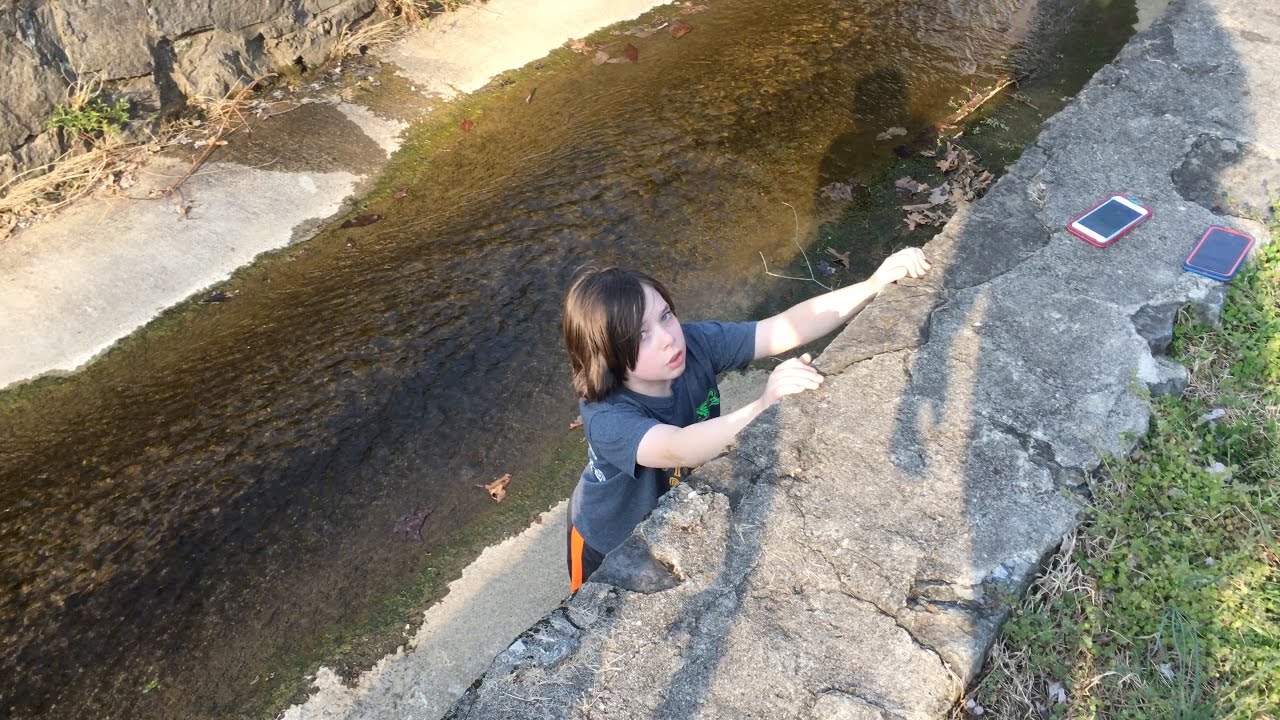 Rowan and Ivan get stuck in a ditch!