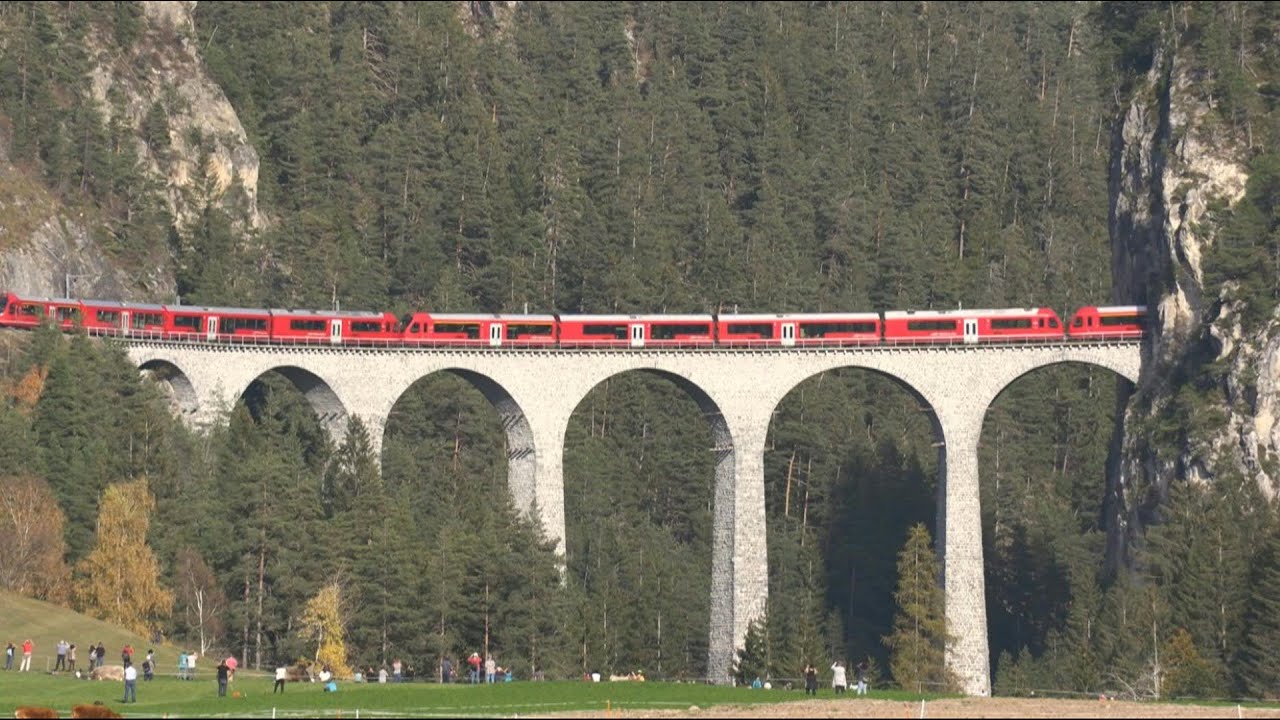 L&auml;ngster Reisezug der Welt f&auml;hrt durch die Schweiz | AFP