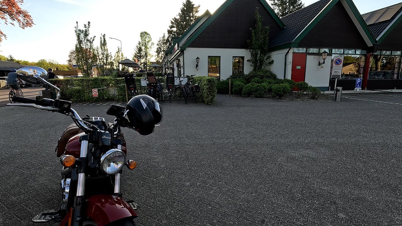 Met de motor naar 't Pannekoekhuis