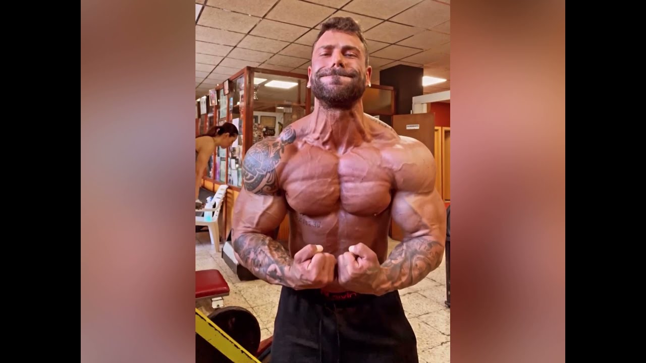 HE IS SO PUMPED! #chest #workout #flex #pose #posing #arms #big #huge #bodybuilder #muscle #worship