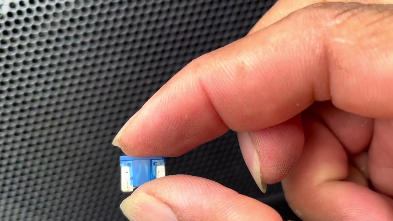 How fix outlet of my car  change fuse Toyota tundra 2021