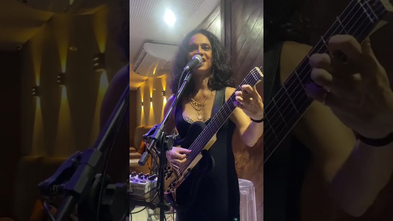 Música: Azul de Djavan imortalizado na voz de Gal Costa. Cantora: Meg Azevedo