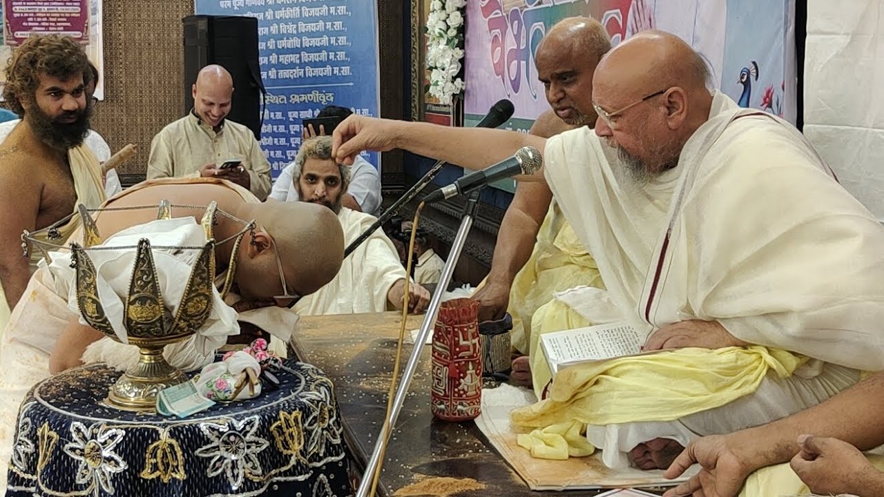 दीक्षा ग्रहण कर मुमुक्षु वैभव जैन से बने नूतन दीक्षित मुनि श्री मनमोहन विजय जी महाराज | Jain Diksha 