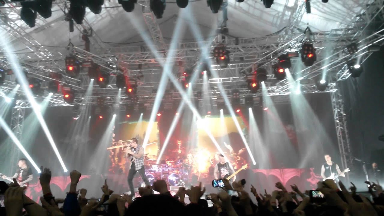 Avenged Sevenfold - Hail to The King ( Live Seoul Korea 2015)