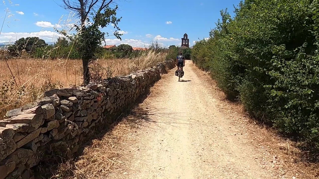 La esencia nos envuelve. De Córdoba a Santiago en bicicleta. Etapa 10. De Benavente a Foncebadón.