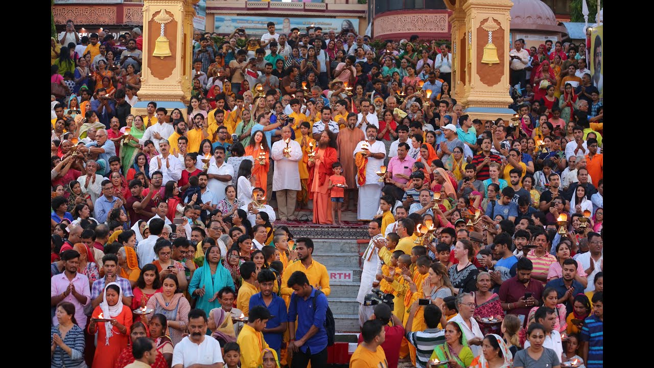 Sacred Ganga Aarti on the Holy Banks of Mother Ganga || 12 June 2022