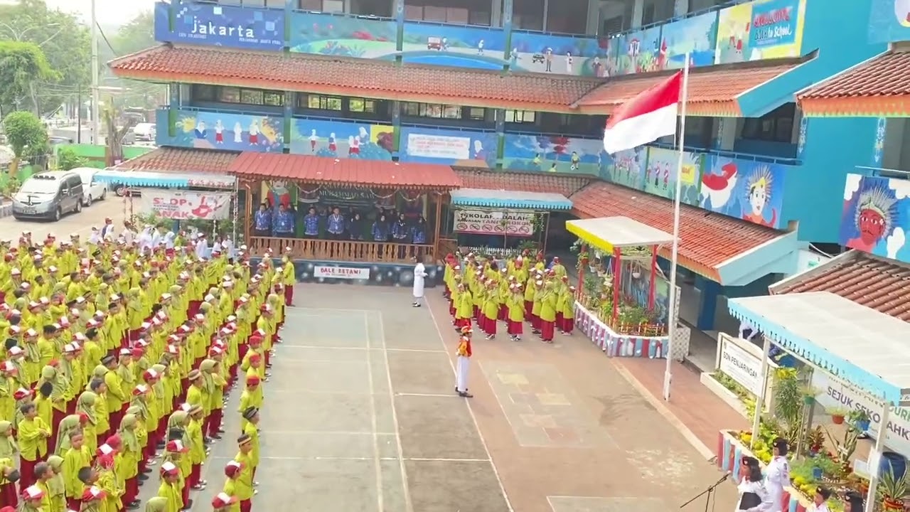 UPACARA PENURUNAN BENDERA