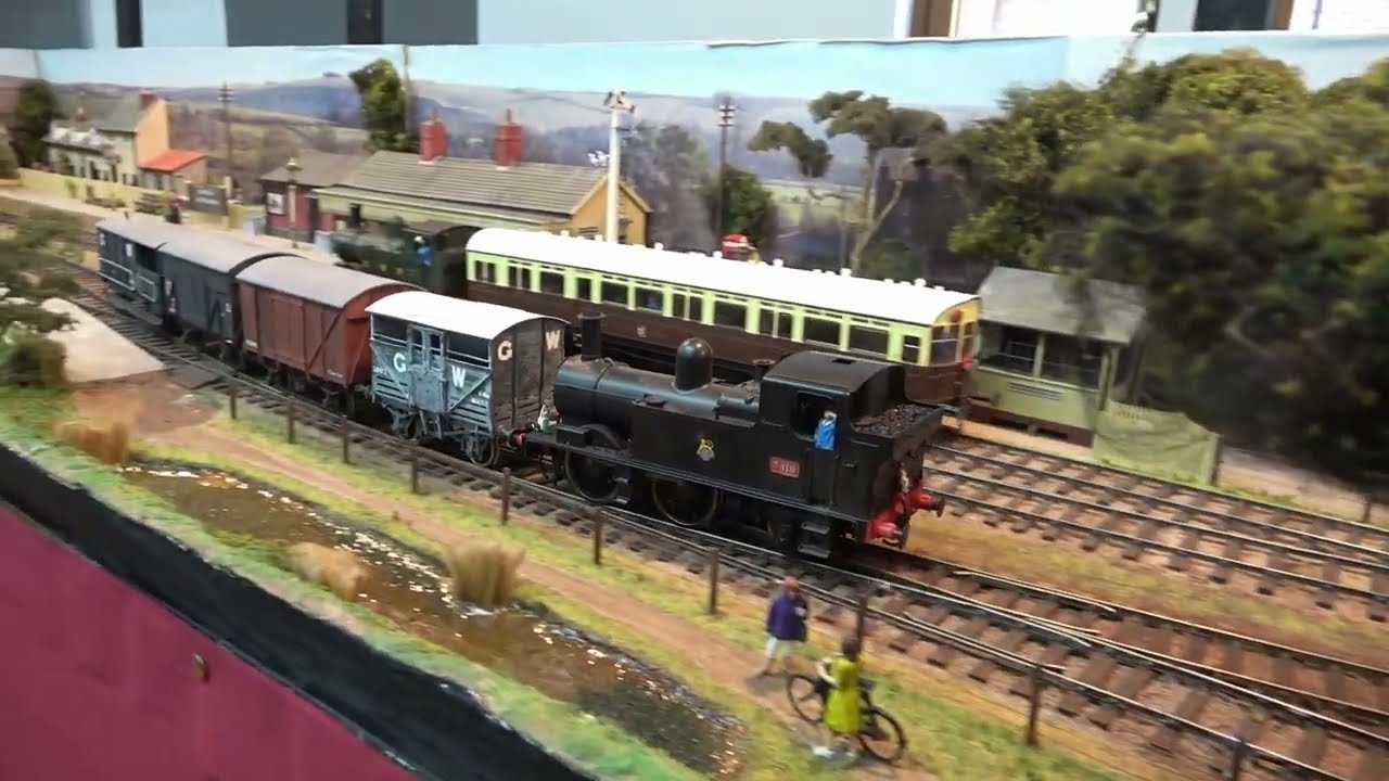 'Bourton on the Marsh' O Gauge Model Railway