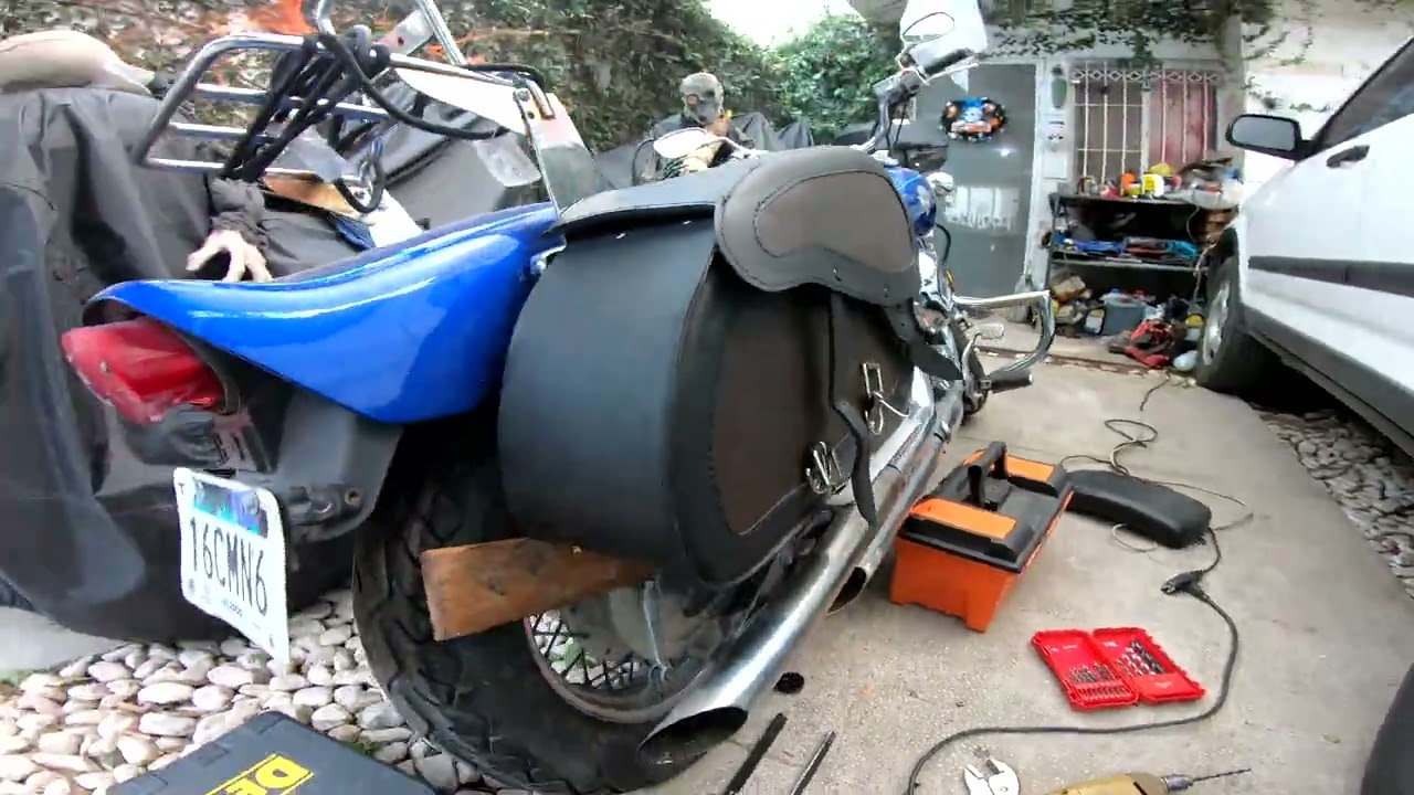 Fijando Alforjas a Vstar 650