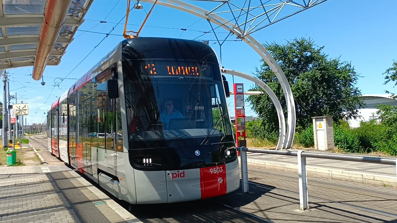 Linka 12 v useku Sídliště Barrandov - Malonstránská 