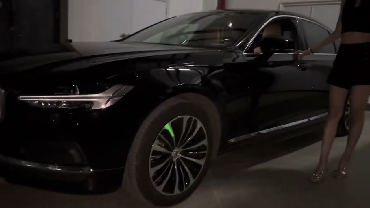 Rich Chinese Girl Revving Her Car Again