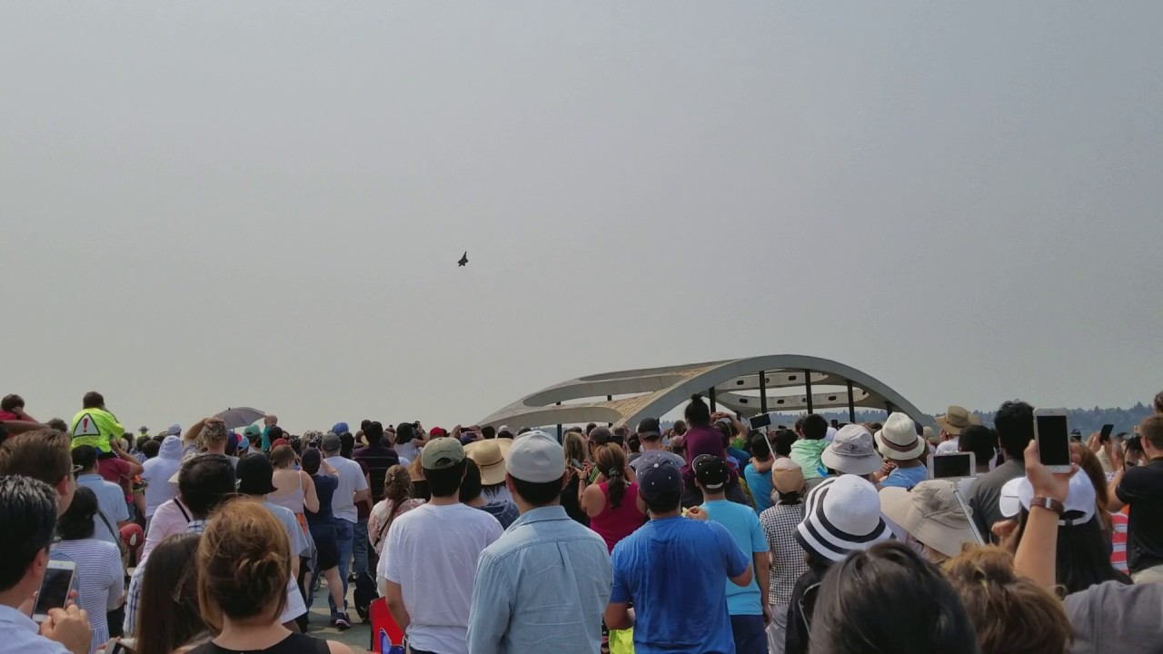 F-22 Over I-90 Seafair 2017