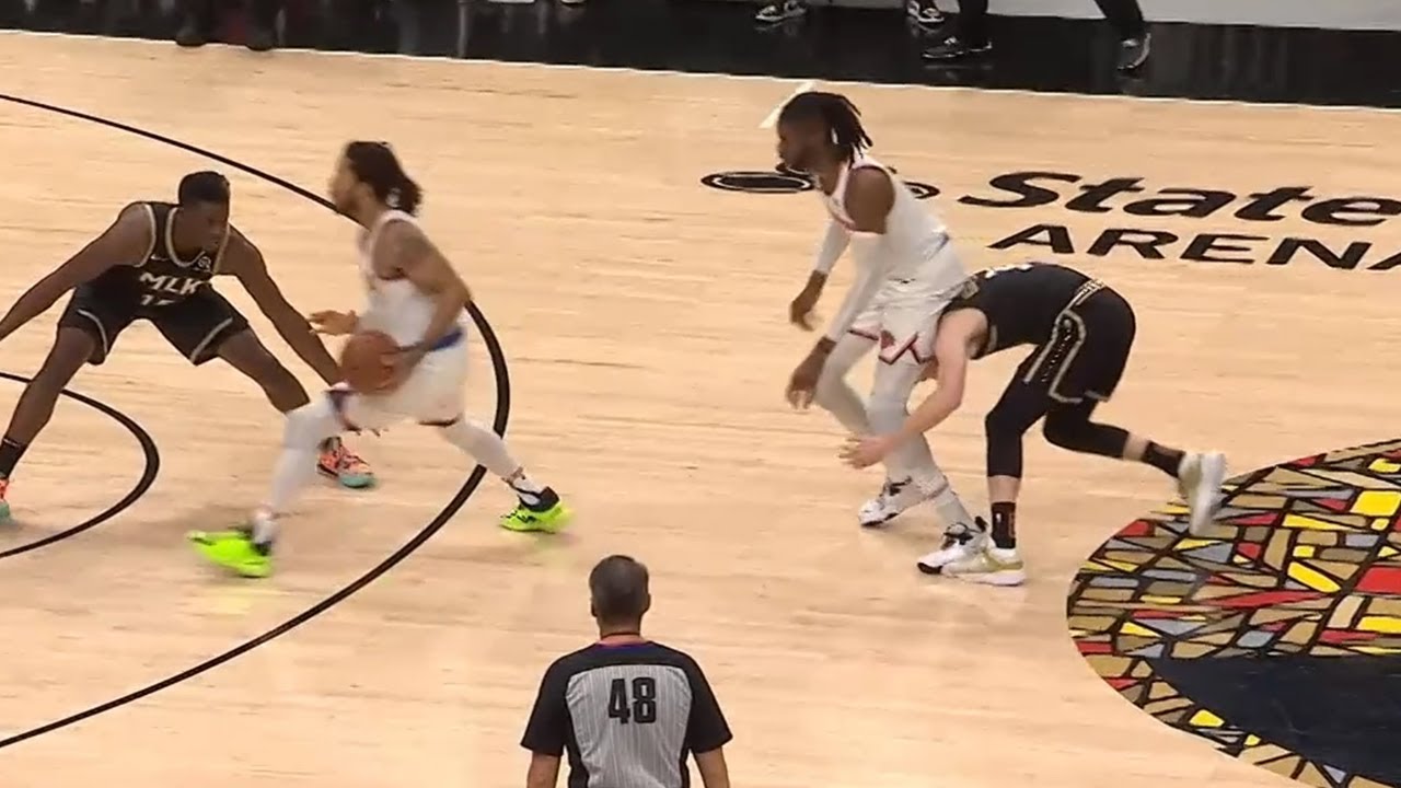 Kevin Huerter thinks he’s in the WWE & can just grab Nerlens Noel in the ankle😀
