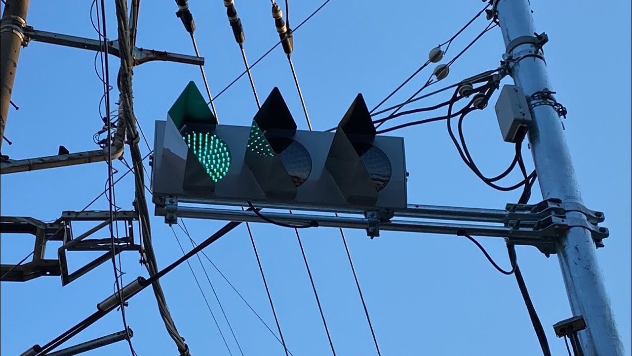 カクカクの庇の信号&新型◯◯◯    Jagged eaves signal & new model ◯◯◯ #信号機　#神奈川県　#音響 