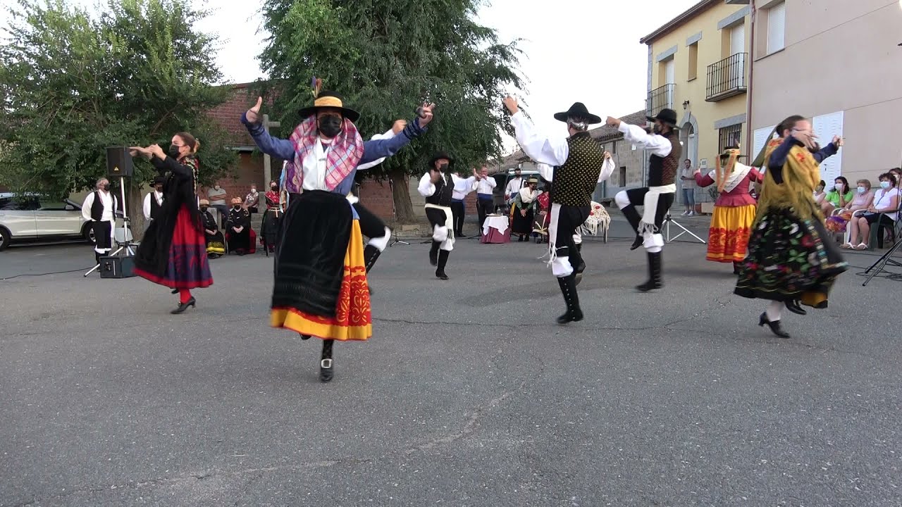 II. Grupo Urdimbre. Presentación de trajes. Seguidilla y Jota de Piedralaves