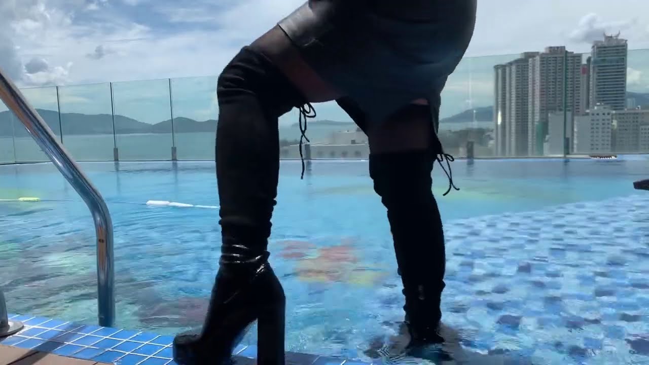 Elena pool boots