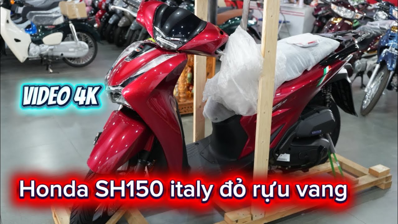 Подробные кадры мотоцикла Honda SH150, импортированного из Италии (красного цвета), в формате 4K.