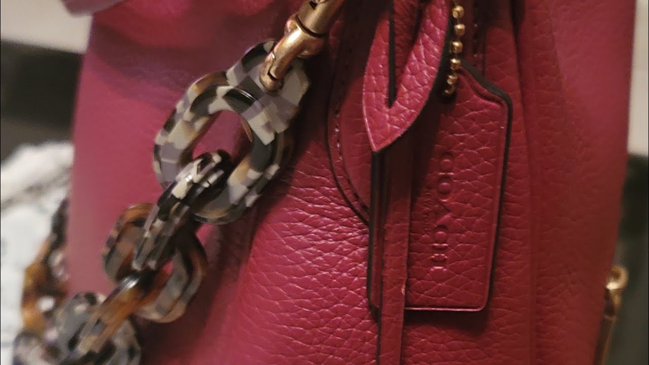 Wimb•Coach Cary (Cherry)🍒🍂👜 #coach #deelux #coachresinstrap #handbags