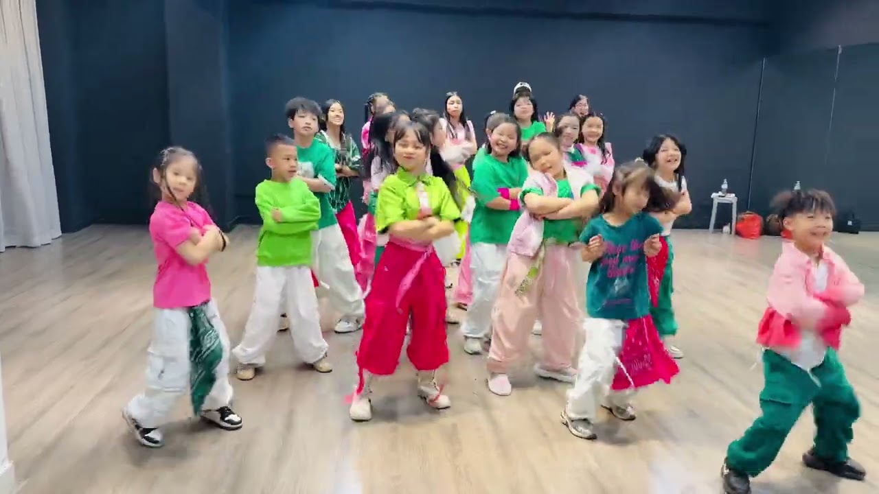 Cả nhà có nhìn thấy tui khôngggg  :D #minhanh #dance #videoviral /Follow me!