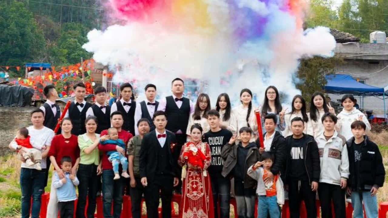 宝宝满月加结婚 多年后给宝宝看，她会说，我也参加了爸爸妈妈的婚礼 #婚礼跟拍 #婚礼纪实 #喜结良缘 #藤县婚礼跟拍 #婚礼录像