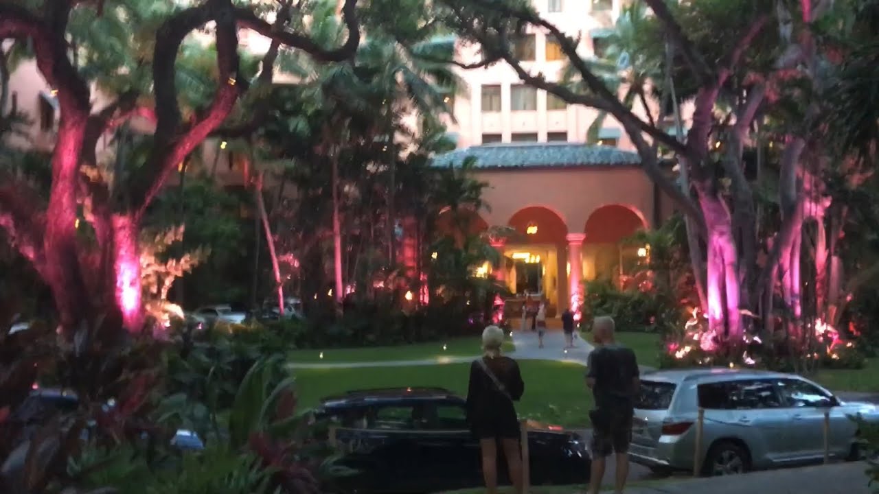 A Walk Through the Royal Hawaiian Hotel Resort, lobby, gardens, bar. ロイヤルハワイアンホテル　ワイキキ、ハワイ